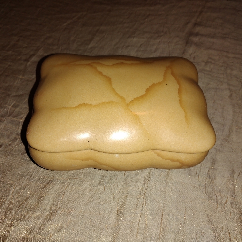 CUTE PORCELAIN TRINKET BOX